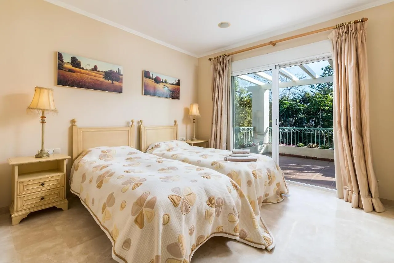 Villa Paraiso Estepona 0*,